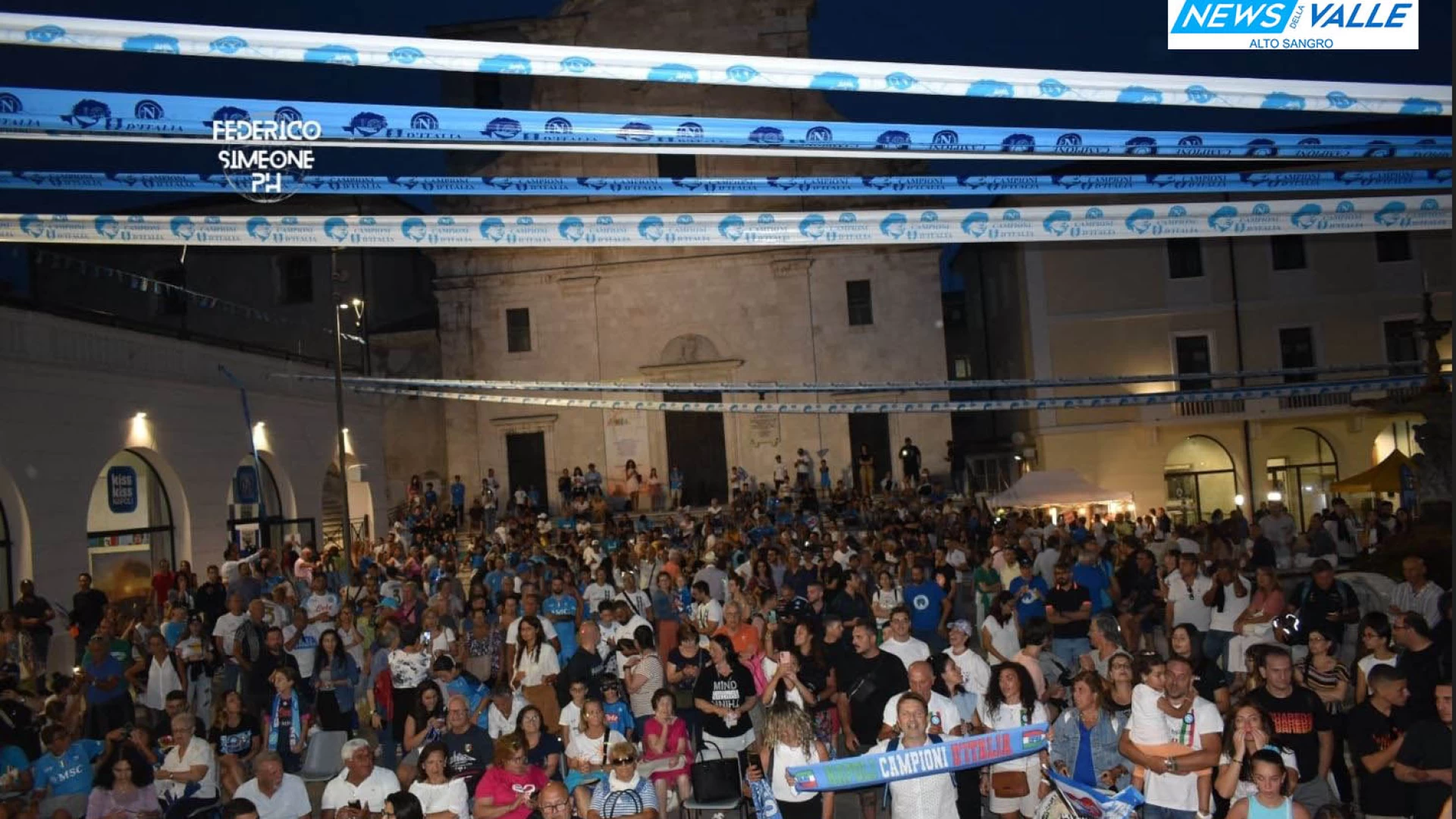 Una mega festa in piazza che ha colorato d’azzurro la città. Migliaia le presenze per l’evento promosso dal Club Napoli Castel Di Sangro. “Notte da sogno”: Guarda il servizio.